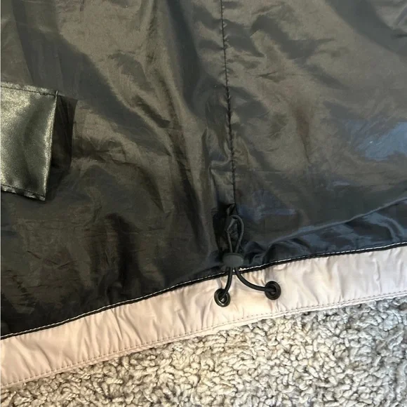 Canada Goose Women's Puffer Jacket in Cream - Picture 4 of 11